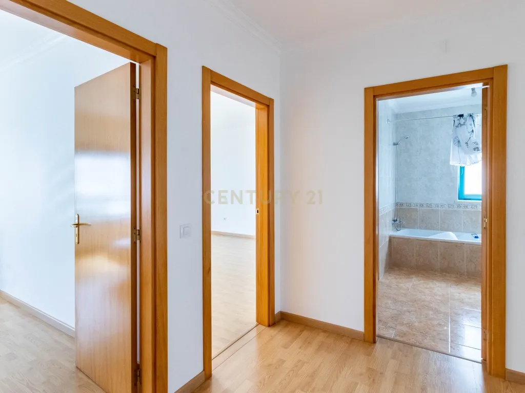 Apartamento T4 (duplex) -Marinha Grande - Image 4