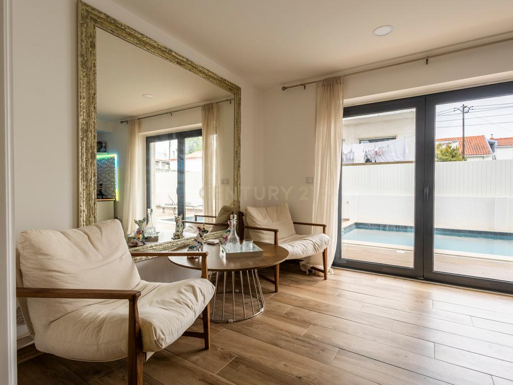 Moradia de Sonho na Charneca da Caparica – Elegância, Conforto e Localização Privilegiada - Image 8
