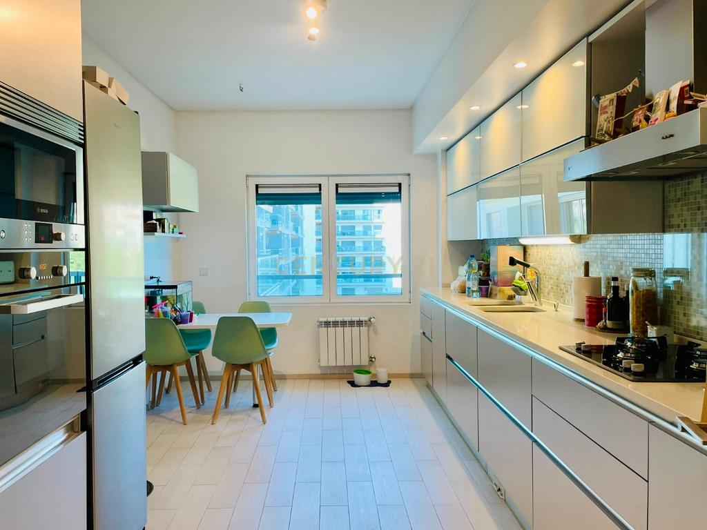 Excelente Apartamento T3 com 185 m² para Arrendamento em Telheiras – Rua António Quadros - Image 6