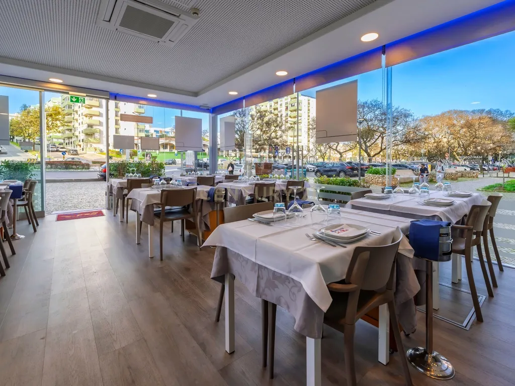 Imóvel + Trespasse | Marisqueira Sol e Mar | Pleno Funcionamento | Quarteira - Image 3