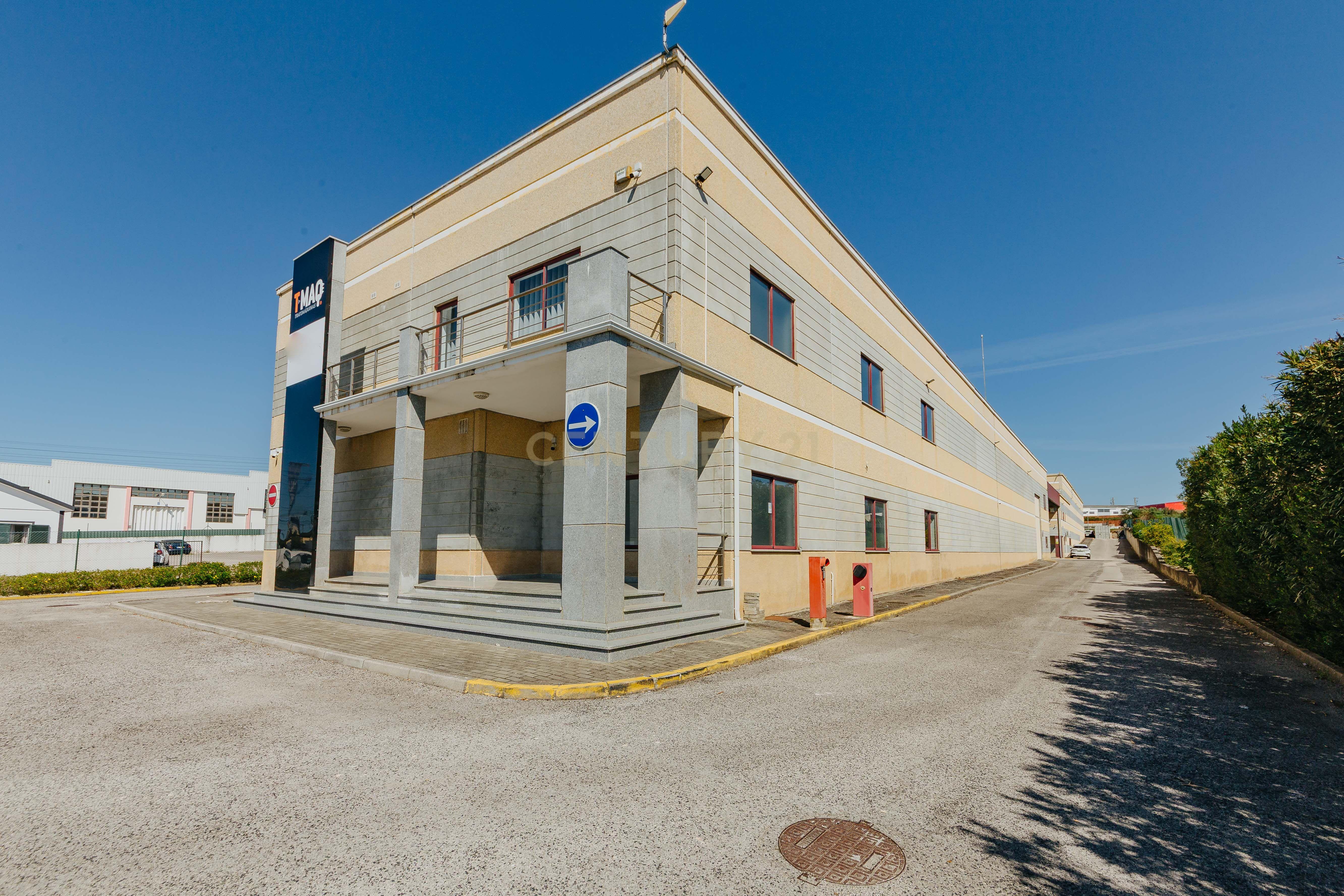 Complexo de 2 Armazéns Modernos em Sintra . Excelente oportunidade de investimento e negocio. - Image 76
