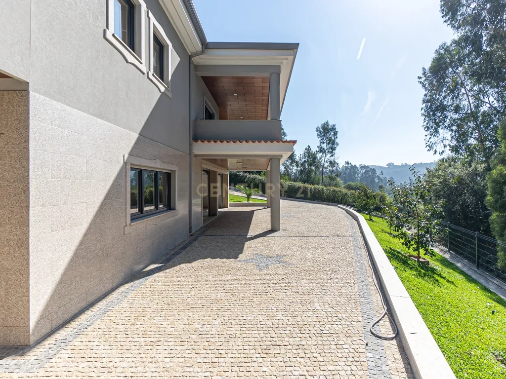 Fantástica moradia T4 de Luxo com piscina em Valongo - Image 38
