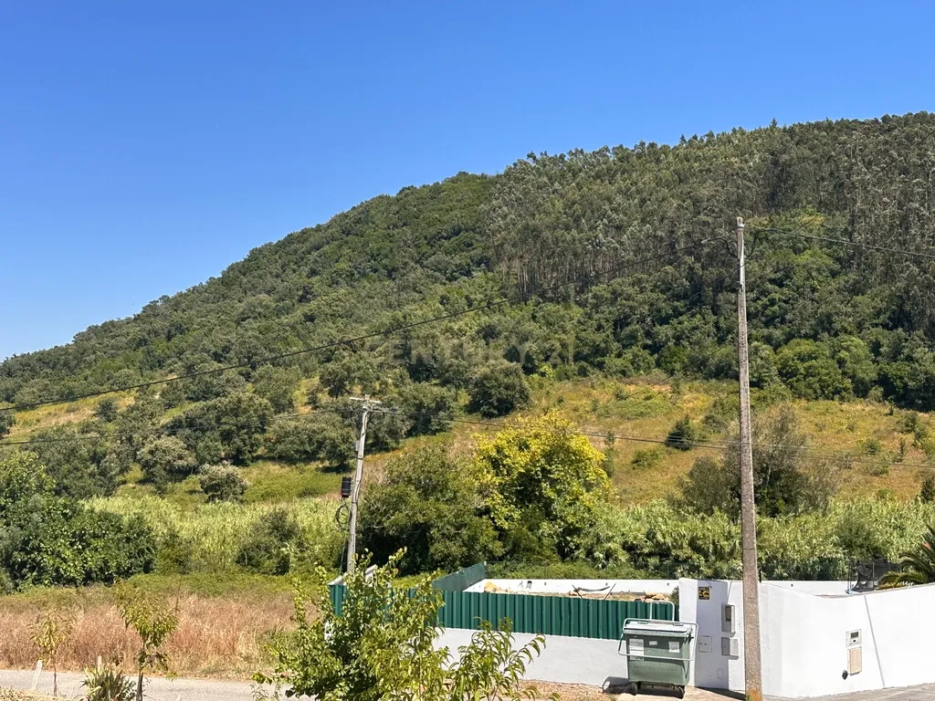 Quinta de 1,8 hectares com 3 edificios para recuperação, em Sobral de Monte Agraço - Image 5