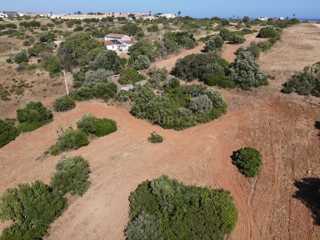 Terreno Exclusivo com Ruína para Reconstrução entre a Praia da Luz e Burgau - Image 17