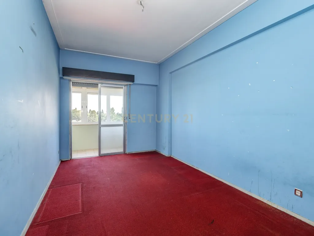 Apartamento T4 com 129 m² e estacionamento — Calçada do Tojal, oportunidade para remodelação total - Image 15