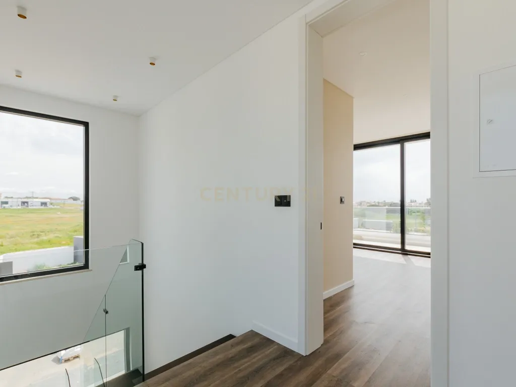 Moradia T4 com piscina e 3 suites | A escolha inteligente para viver com mais espaço a minutos de Lisboa - Image 27