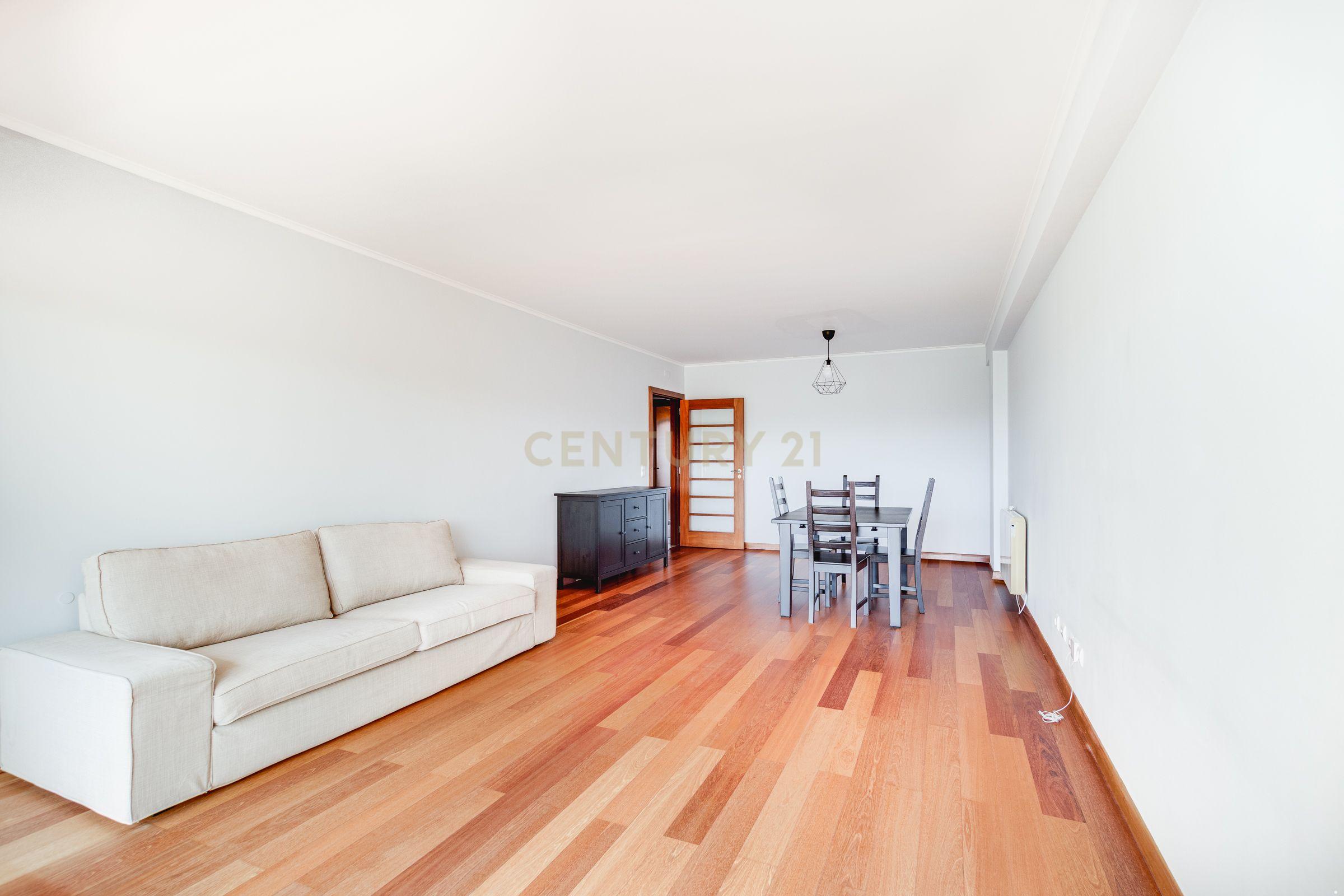 Apartamento T2 com Vista Panorâmica em Lisboa - Image 5