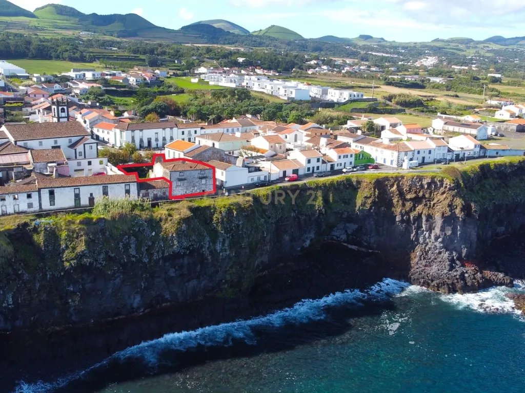 Moradia Histórica para Reabilitação | Primeira Linha de Mar | Fenais da Luz - Image 8