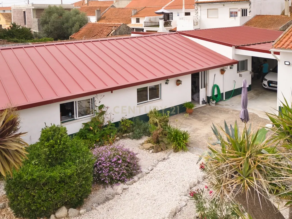 Linda Moradia T2 com Jardim e garagem a poucos kms de Martinho do Porto - Image 23