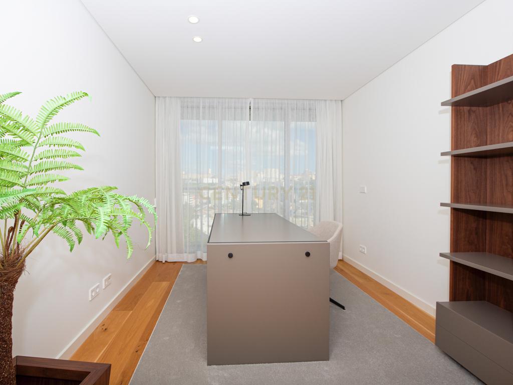 Apartamento de Luxo com 3 Quartos Virado a Sul na prestigiada Infinity Tower - Image 21