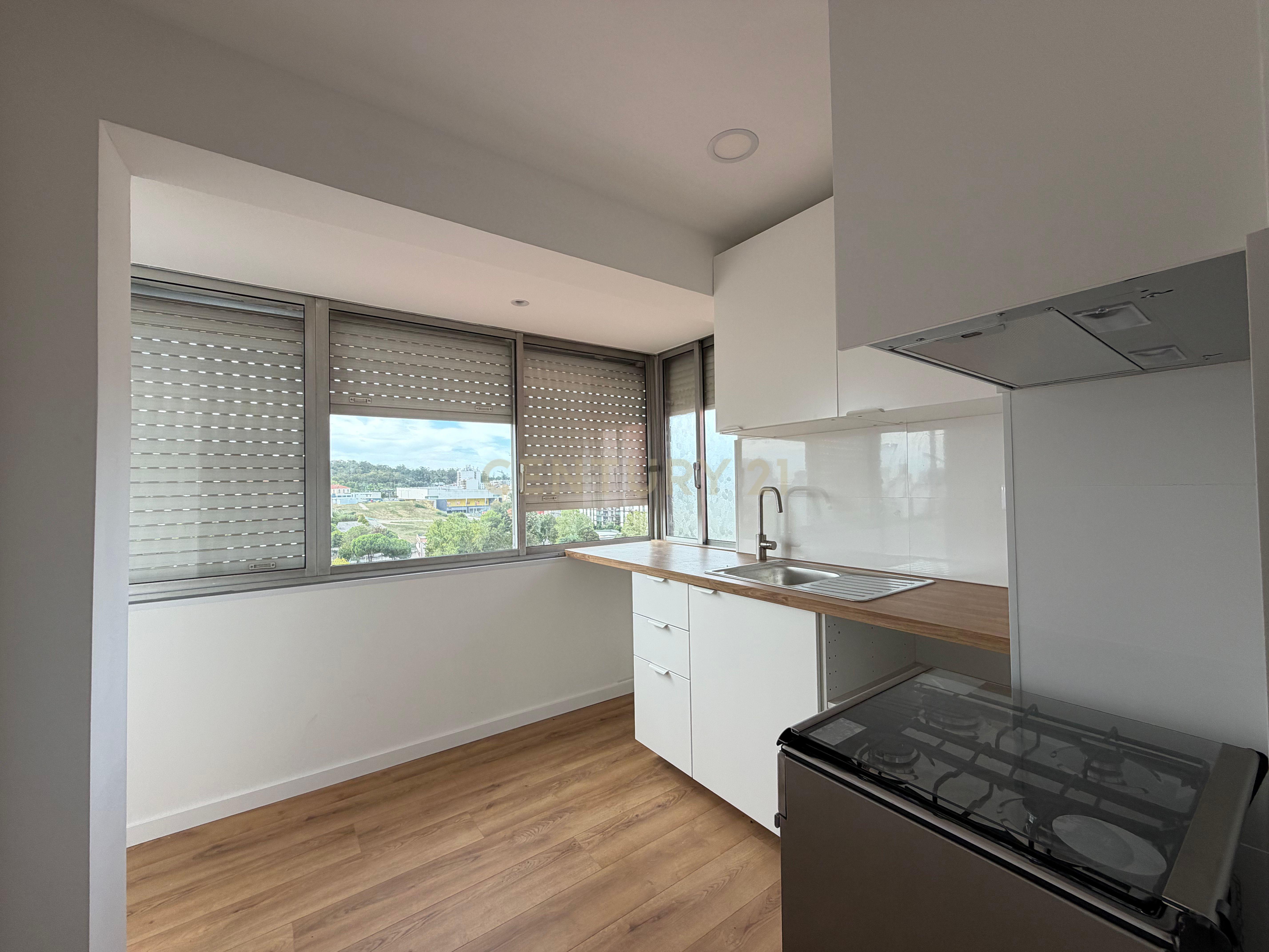 Fotografia 4 de Apartamento T0+1  em Benfica, Lisboa com Vista Panorâmica.