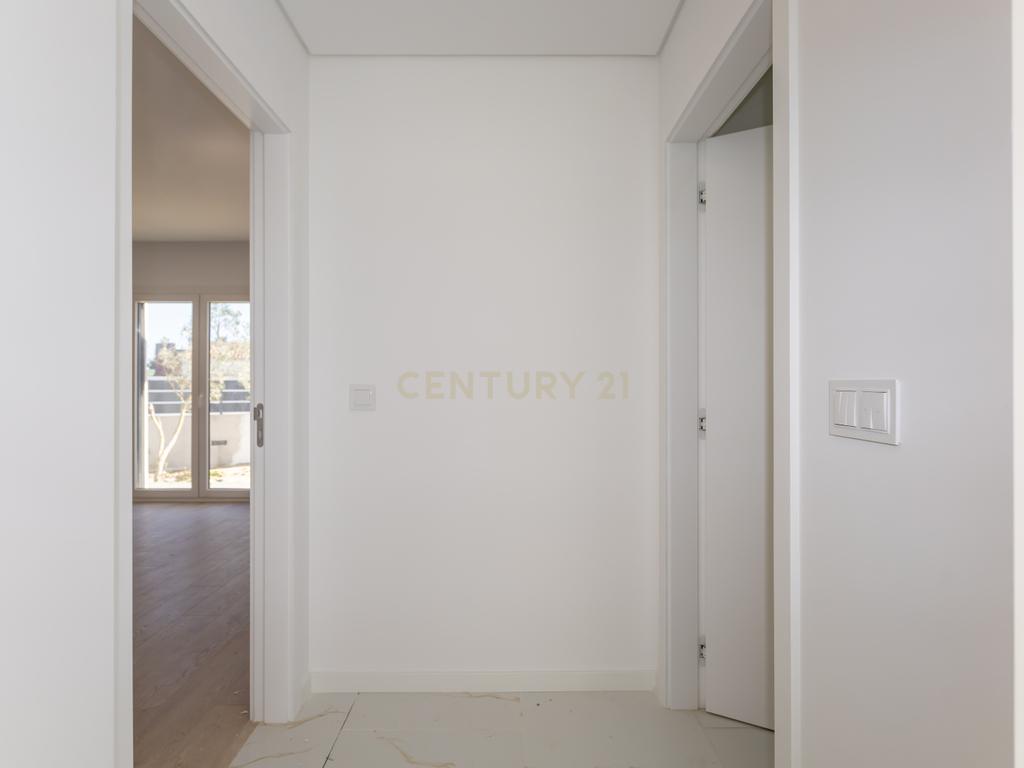 Carisma e boas áreas na sua Moradia Nova T4 Suites!!! no Pinhal do General - Image 31