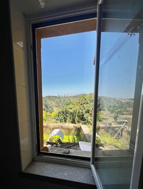 Quinta localizada em Amieira do Tejo, em Nisa, distrito de Portalegre - Image 6