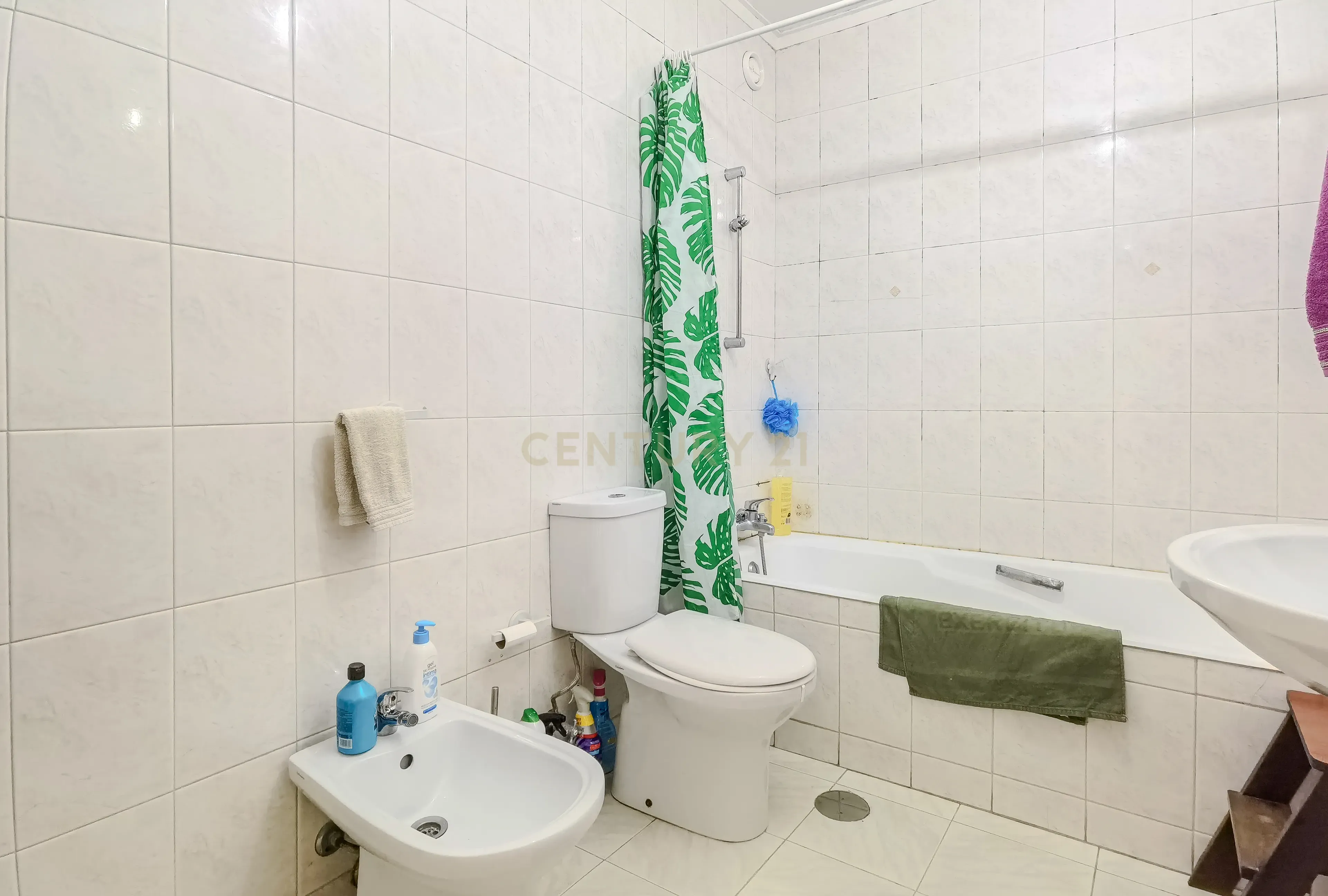 Apartamento T1+1 com Garagem e Vista Rio, Oliveira do Douro, Vila Nova de Gaia - Image 19