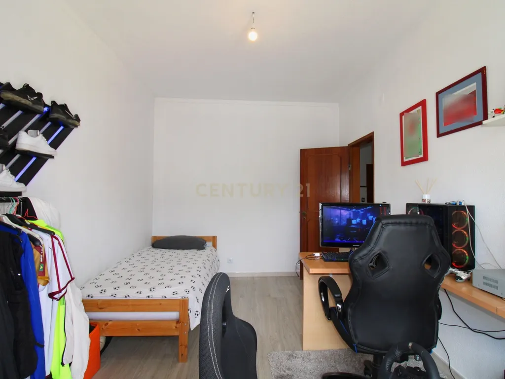 Apartamento T2 Quinta do Conde - Image 9