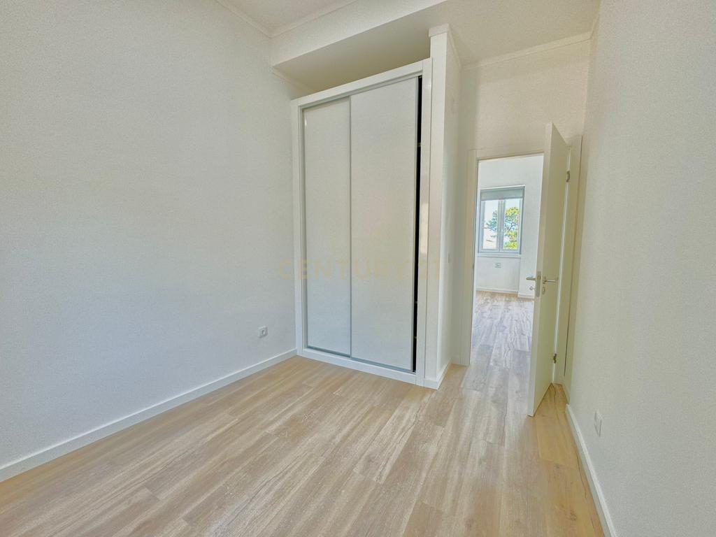 Apartamento 2 Assoalhadas com logradouro, zona histórica de Almada - Image 5