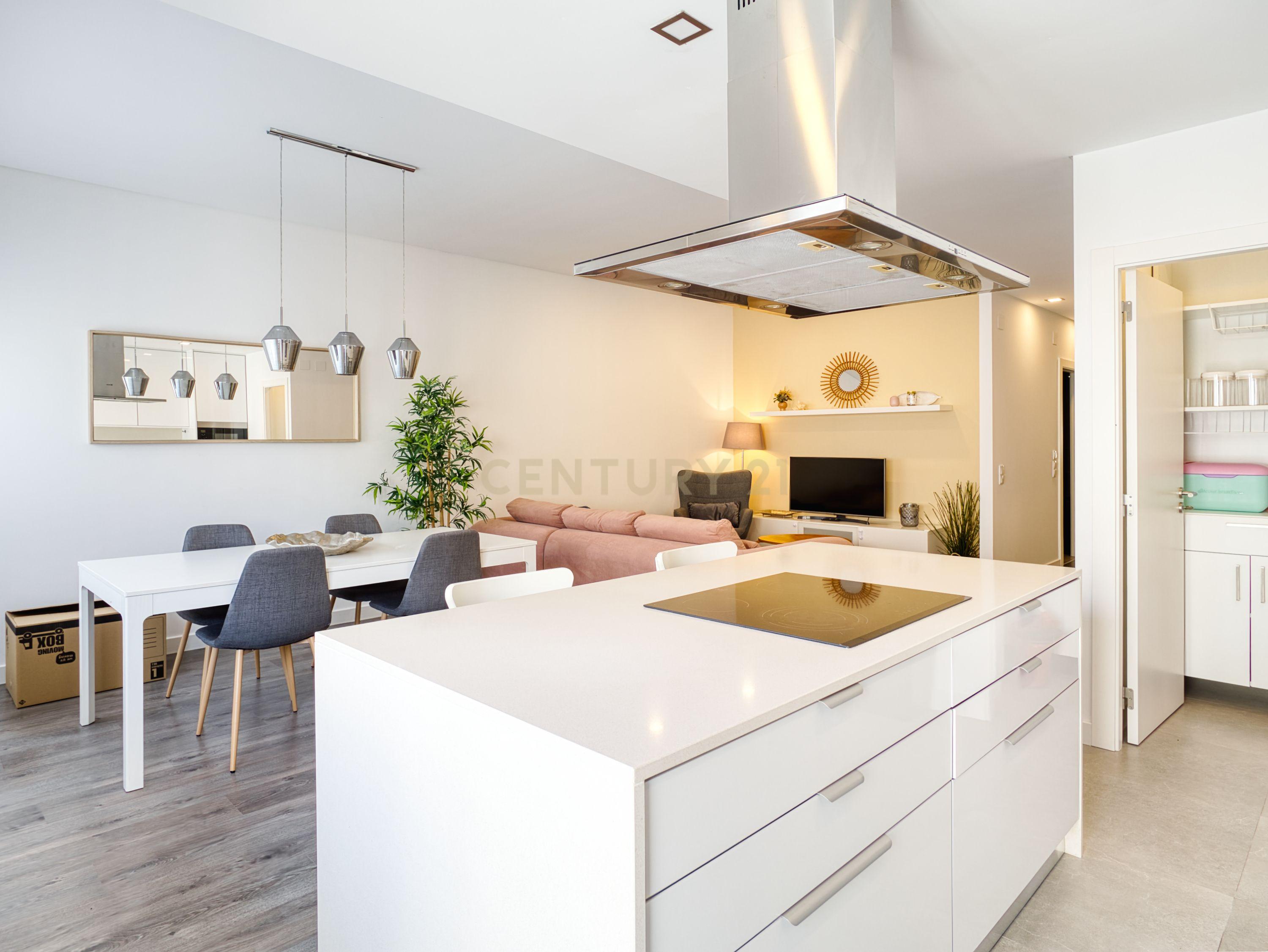 Apartamento Moderno T2 em Nazaré - Perto da Praia e Serviços - Image 1