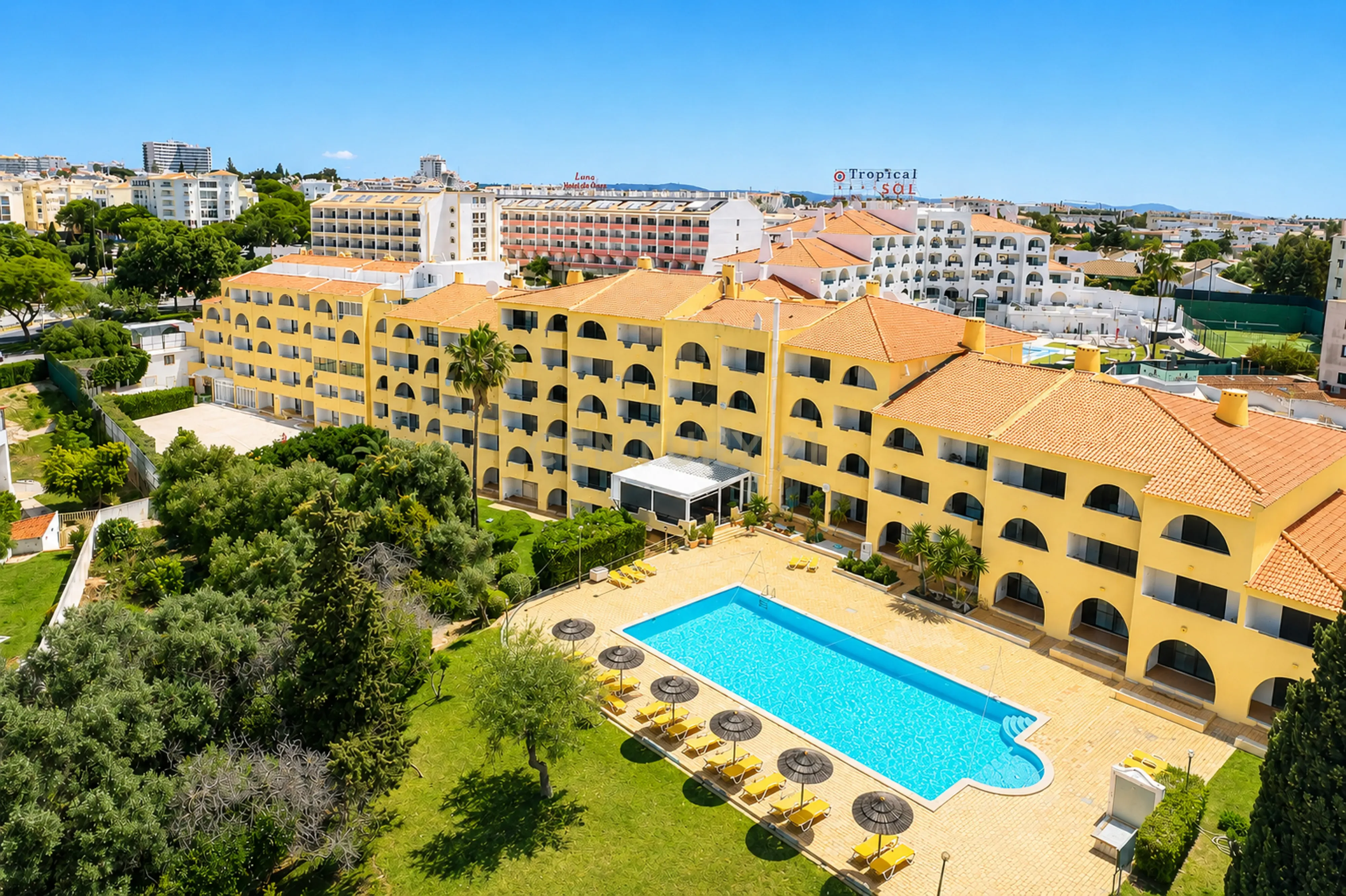 Fotografia 4 de T2 com 95 m² em Albufeira, Condomínio com Piscina, Arrecadação e Estacionamento