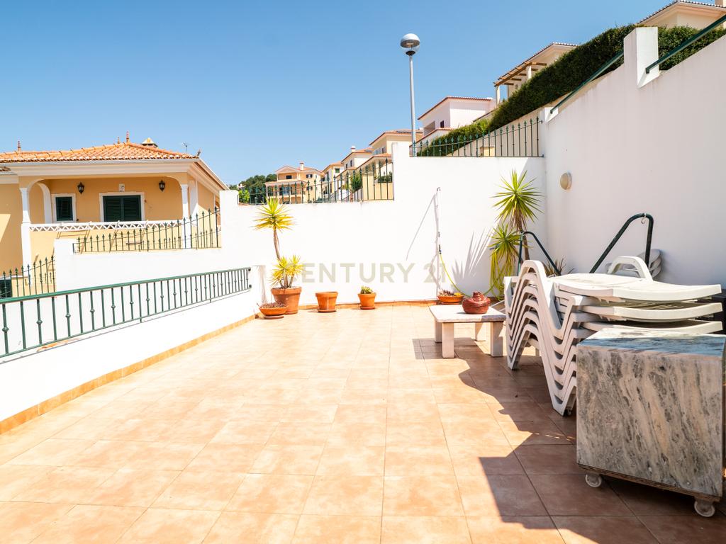 🏡 Moradia T5 como nova na Encarnação – Tranquilidade e vista desafogada! - Image 58