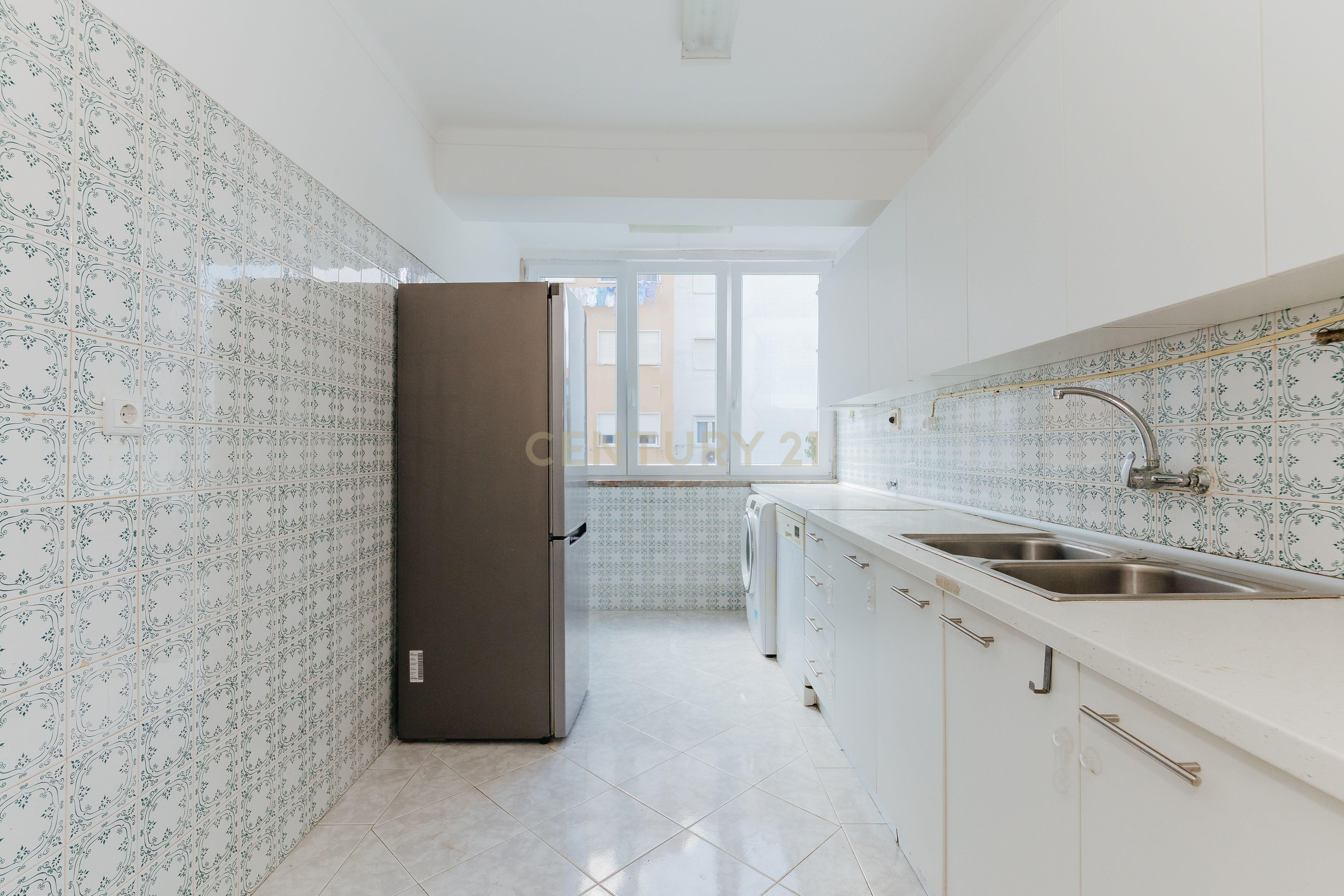 Fotografia 7 de Apartamento T2 em Linda-a-Velha