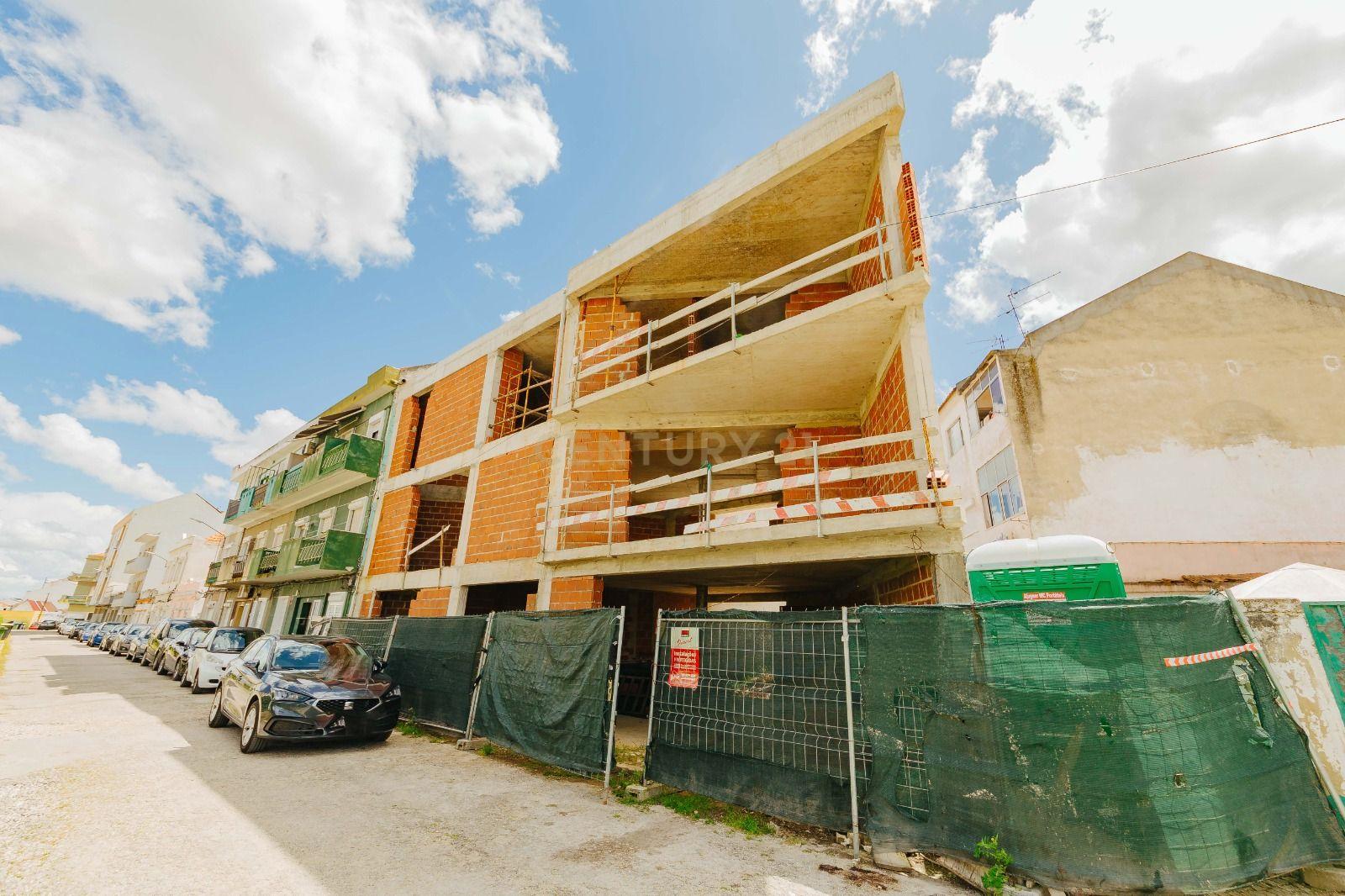 Moradia Unifamiliar de Tipologia T2 em Construção - Image 31