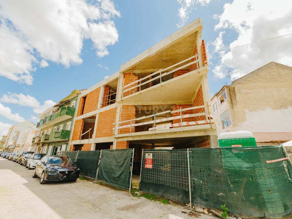 Moradia Unifamiliar de Tipologia T2 em Construção - Image 31