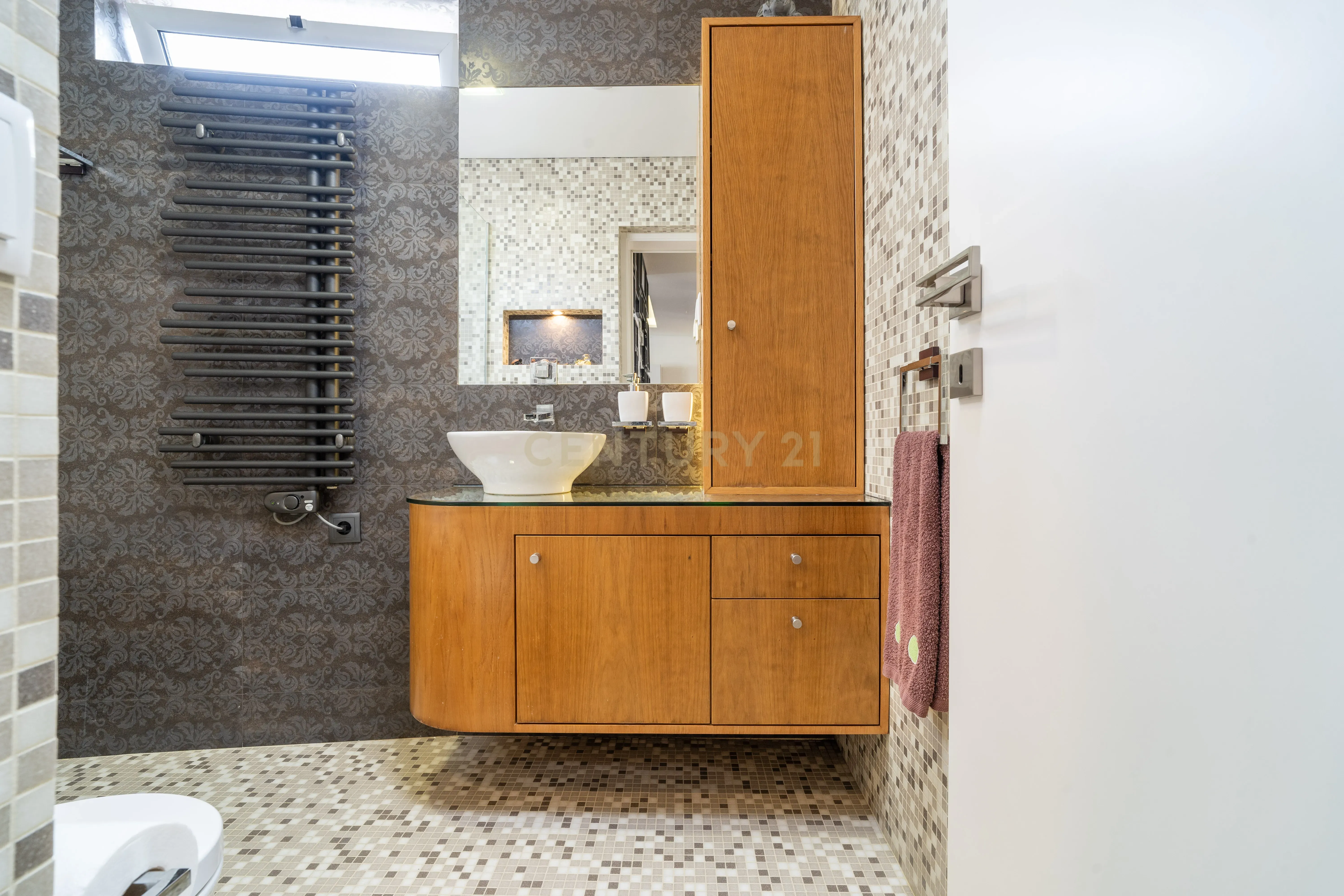 Apartamento T2 Totalmente Remodelado | Figueira da Foz - Image 8