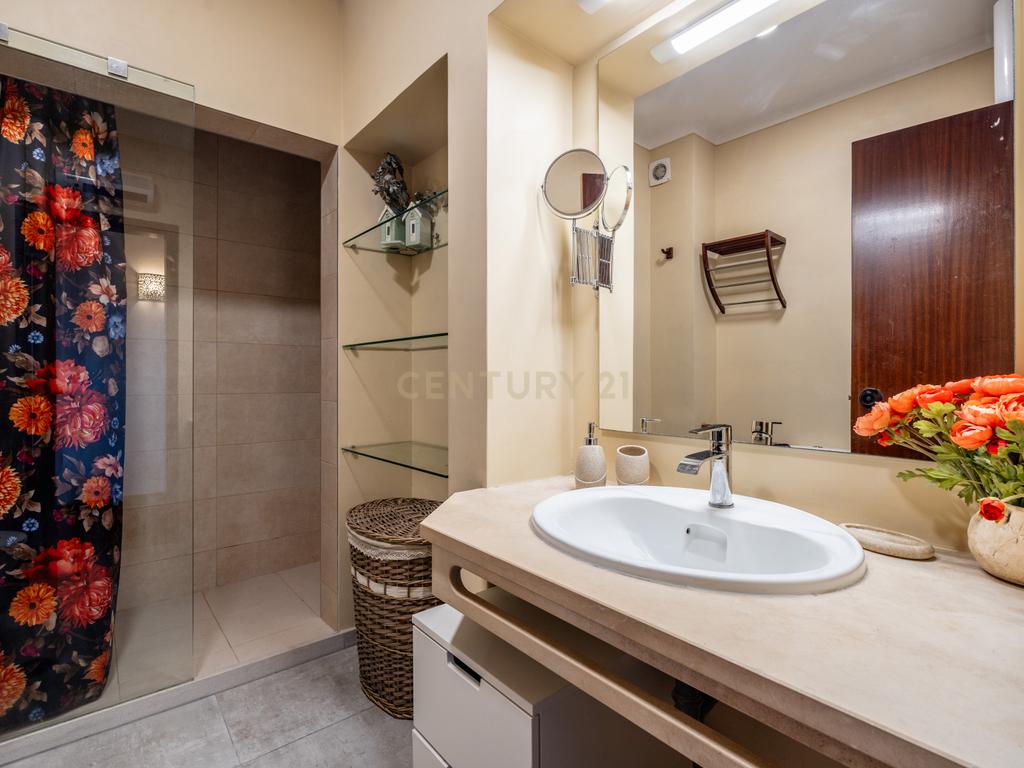 Apartamento com piscina, elevador e vista mar, no centro de Albufeira - Image 24