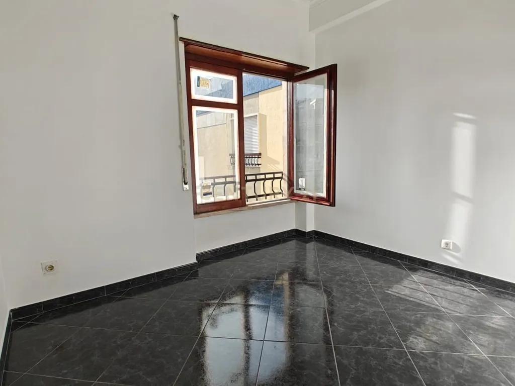 Apartamento Moderno T3 em Carnaxide / Oeiras com Ar Condicionado e Elevador - Image 7