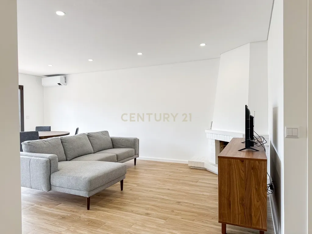 Apartamento T3 Remodelado com garagem em Braga | Próximo do Centro Histórico - Image 10