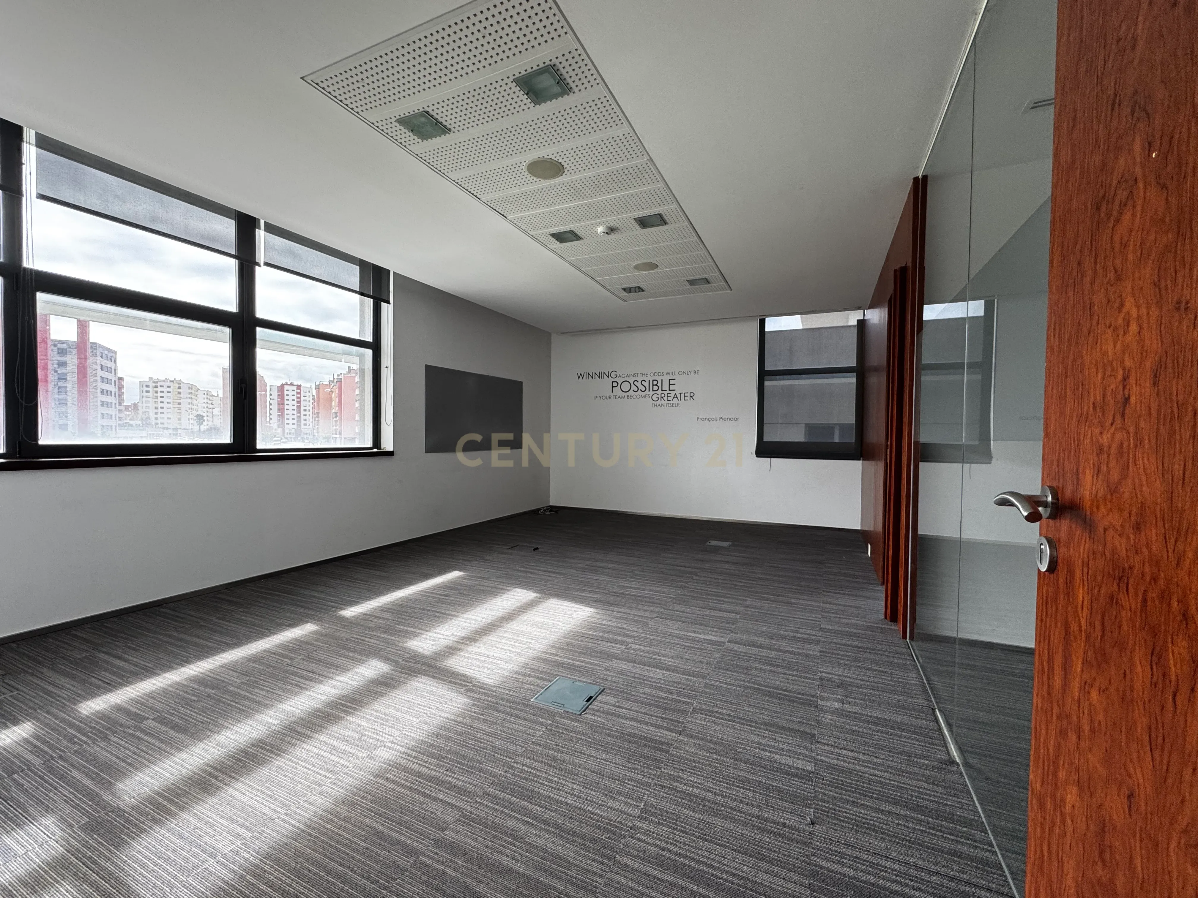 Escritório para Arrendamento no Pólo Técnico de Telheiras – 251 m² | 6 Salas | 5 Estacionamentos - Image 12