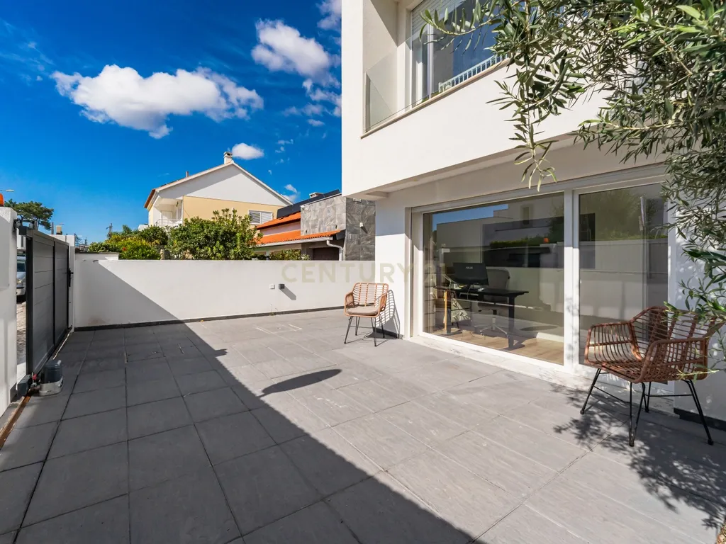 Moradia T4 Contemporânea com piscina, na Aroeira, perto do golf e praias - Image 8