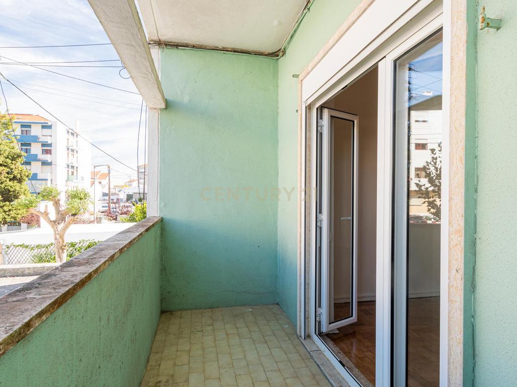 Apartamento T2 remodelado com Jardim Privativo Arrendamento - Laranjeiras -Feijó - Image 6