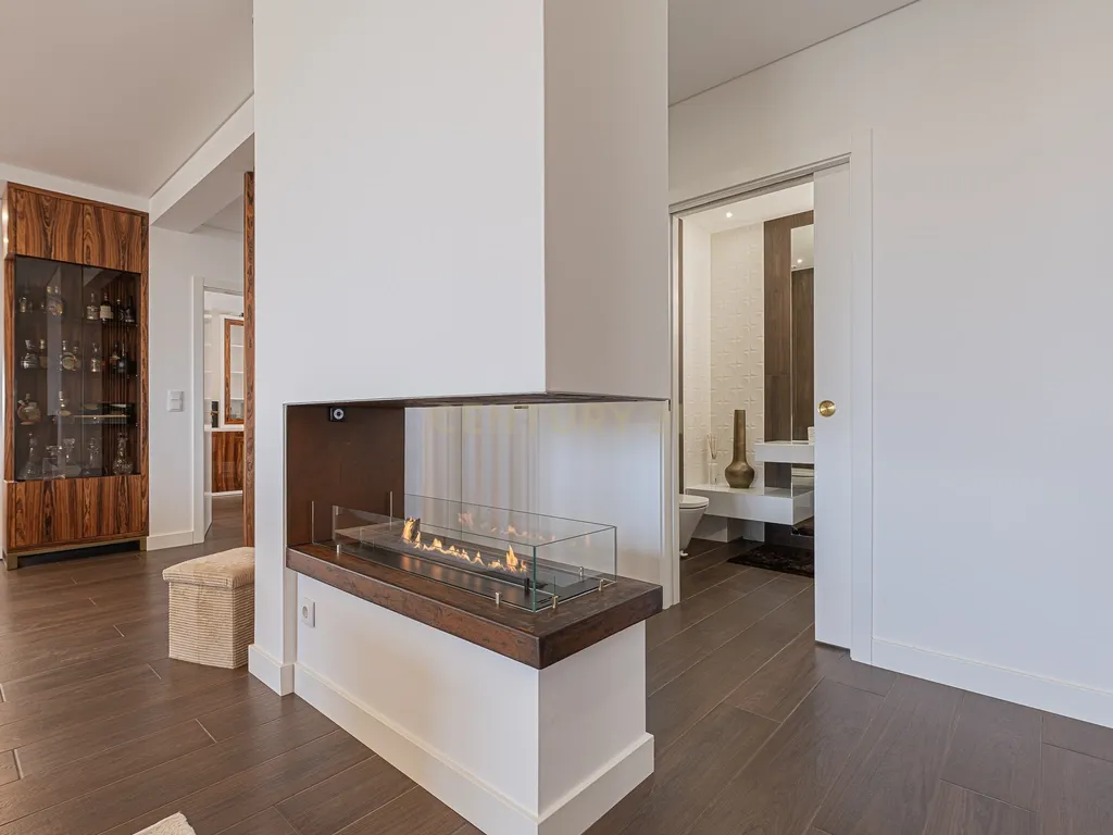 Moradia T4 de luxo, lote de gaveto 805m2, com cave e piscina. - Image 11
