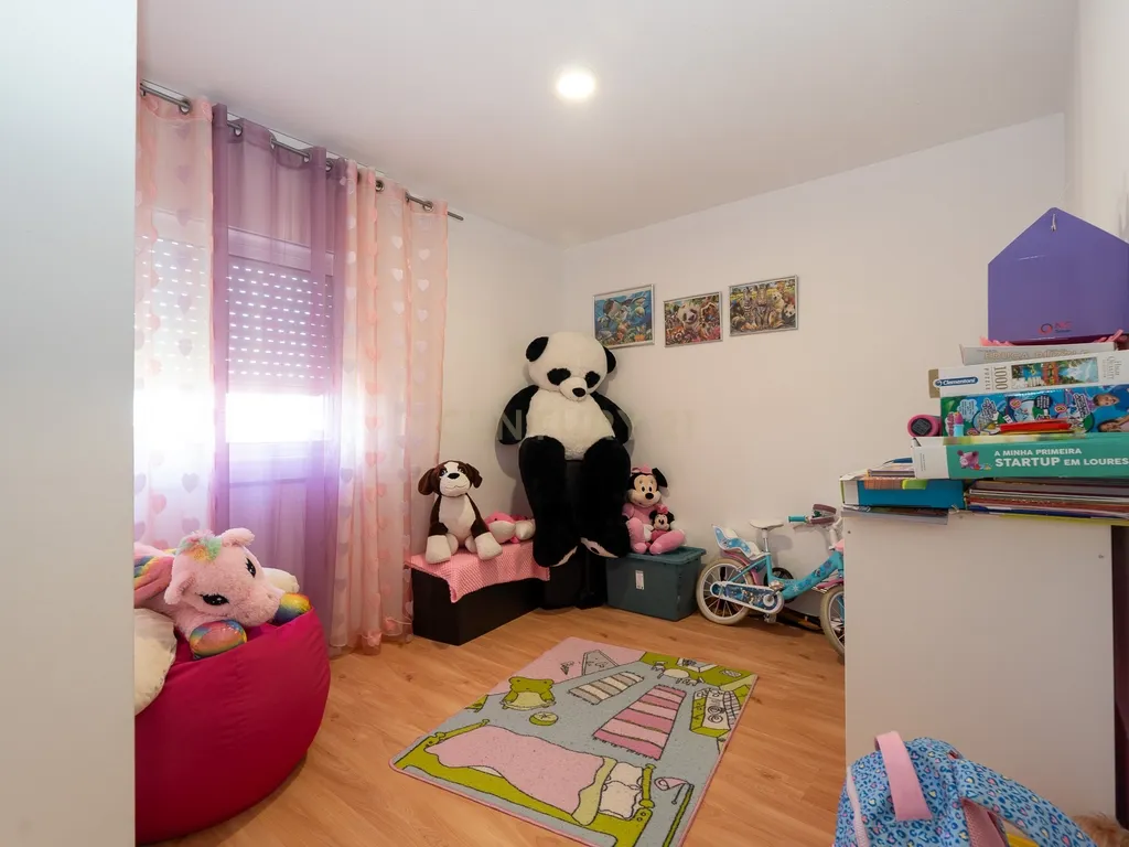 Apartamento de tipologia T4, com 2 WC e arrecadação localizado em Santo António dos Cavaleiros – Loures. - Image 21