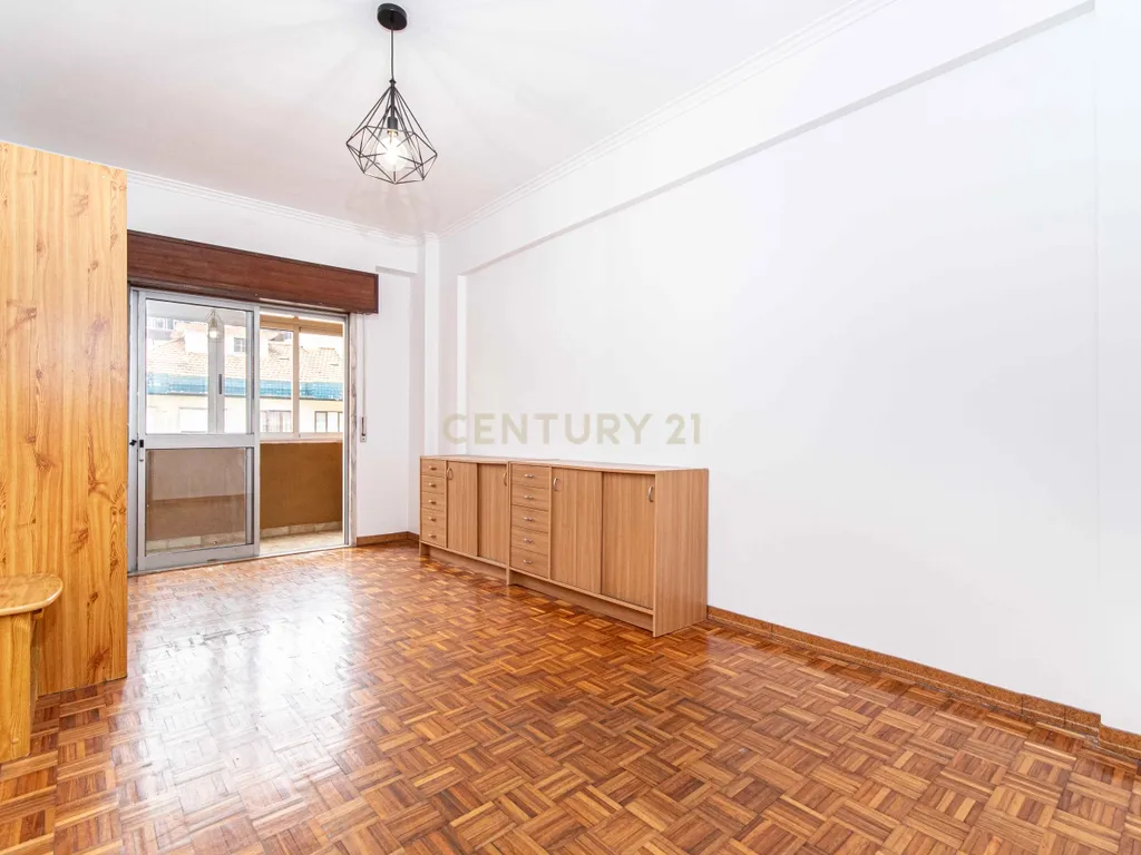 Apartamento T3 + 74m2 de área extra em Agualva-Cacém - Image 24