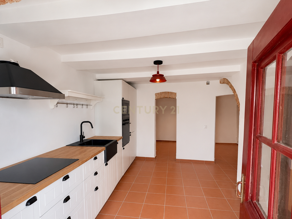 Moradia T3 Totalmente Reabilitada com Terraço Panorâmico de 360º sobre a Cidade de Estremoz. - Image 3