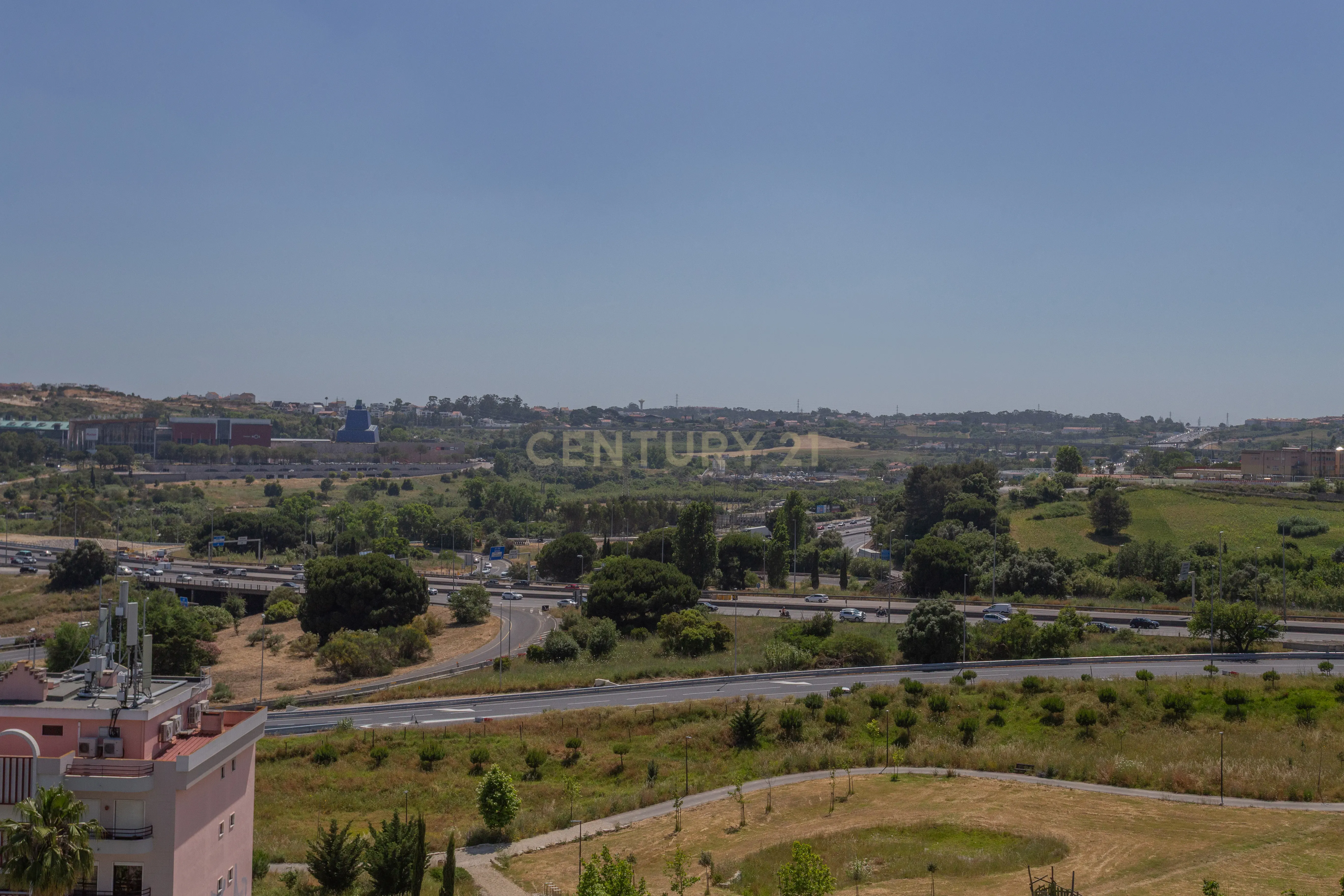 Magnifico T5 com 7 assoalhadas três frentes Almada Pragal vista magnifica prédio com dois elevadores, 50 metros da paragem do metro - Image 53
