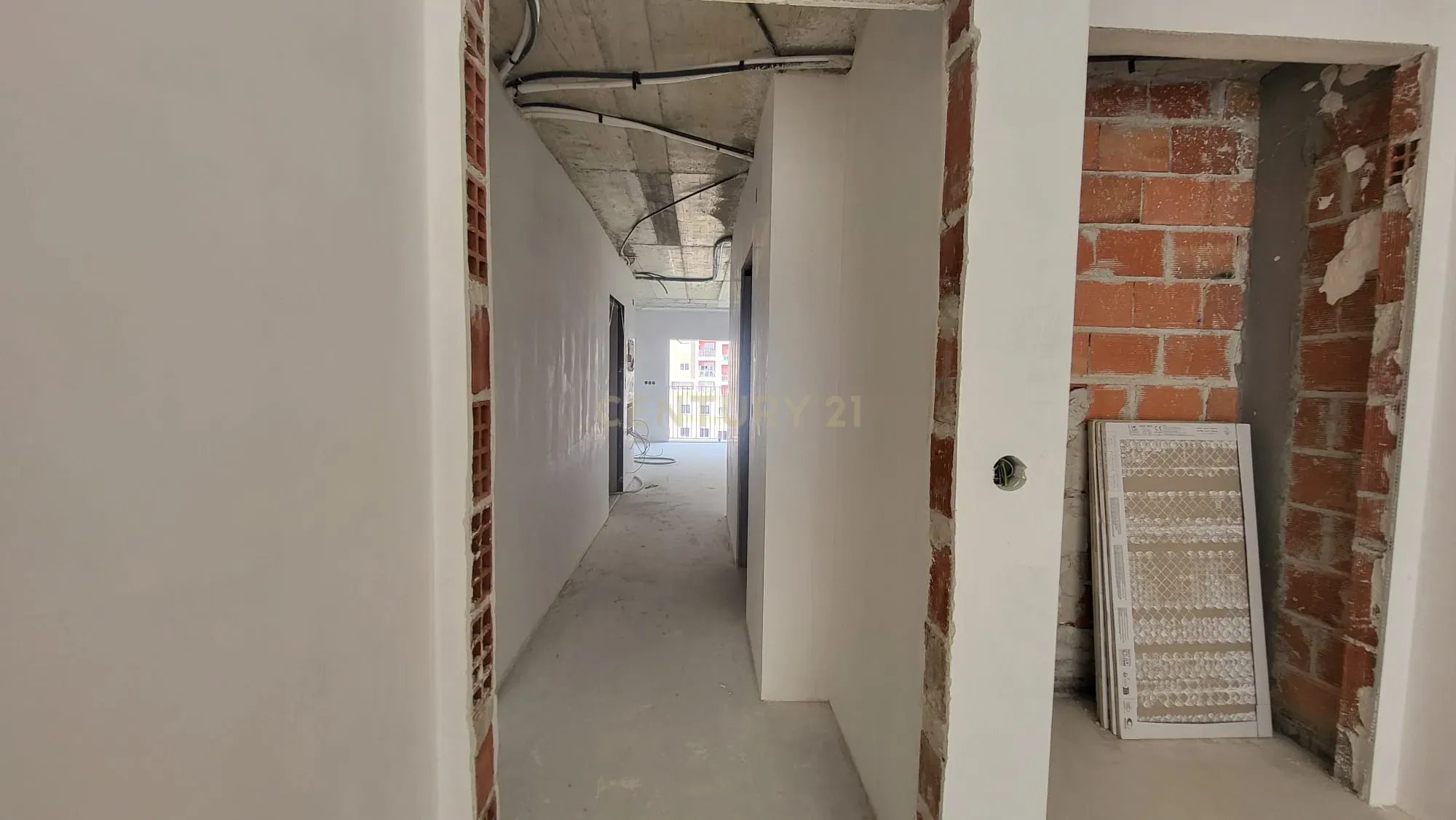 APARTAMENTO T2 COM TERRAÇO | SANTA MARTA DO PINHAL | CORROIOS - Image 3