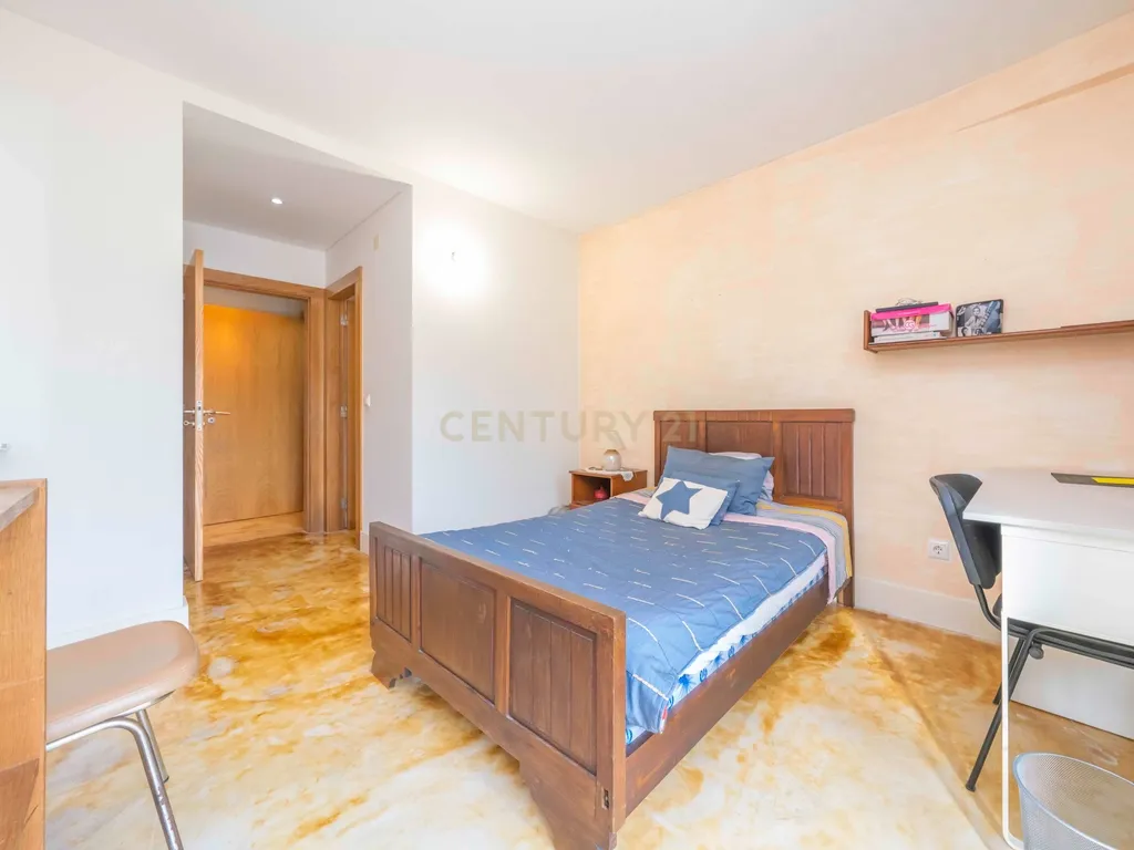 Moradia T5 Isolada, com Dois Pisos, Elevador e Terraço, com 800m2 de Terreno , na Quinta do Anjo, Palmela - Image 36