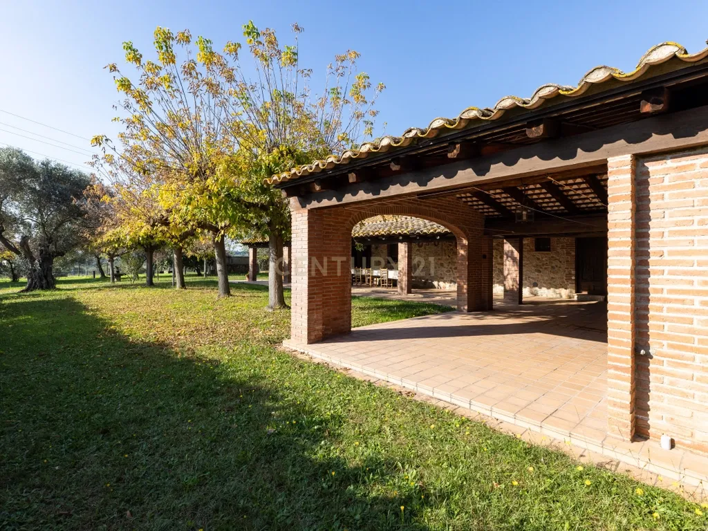 MASIA CATALANA EN VENDA A LLAGOSTERA – MÉS DE 7 HECTÀREES DE TERRENY, LLICÈNCIA TURÍSTICA, PISCINA I CAMP DE FUTBOL - Image 29