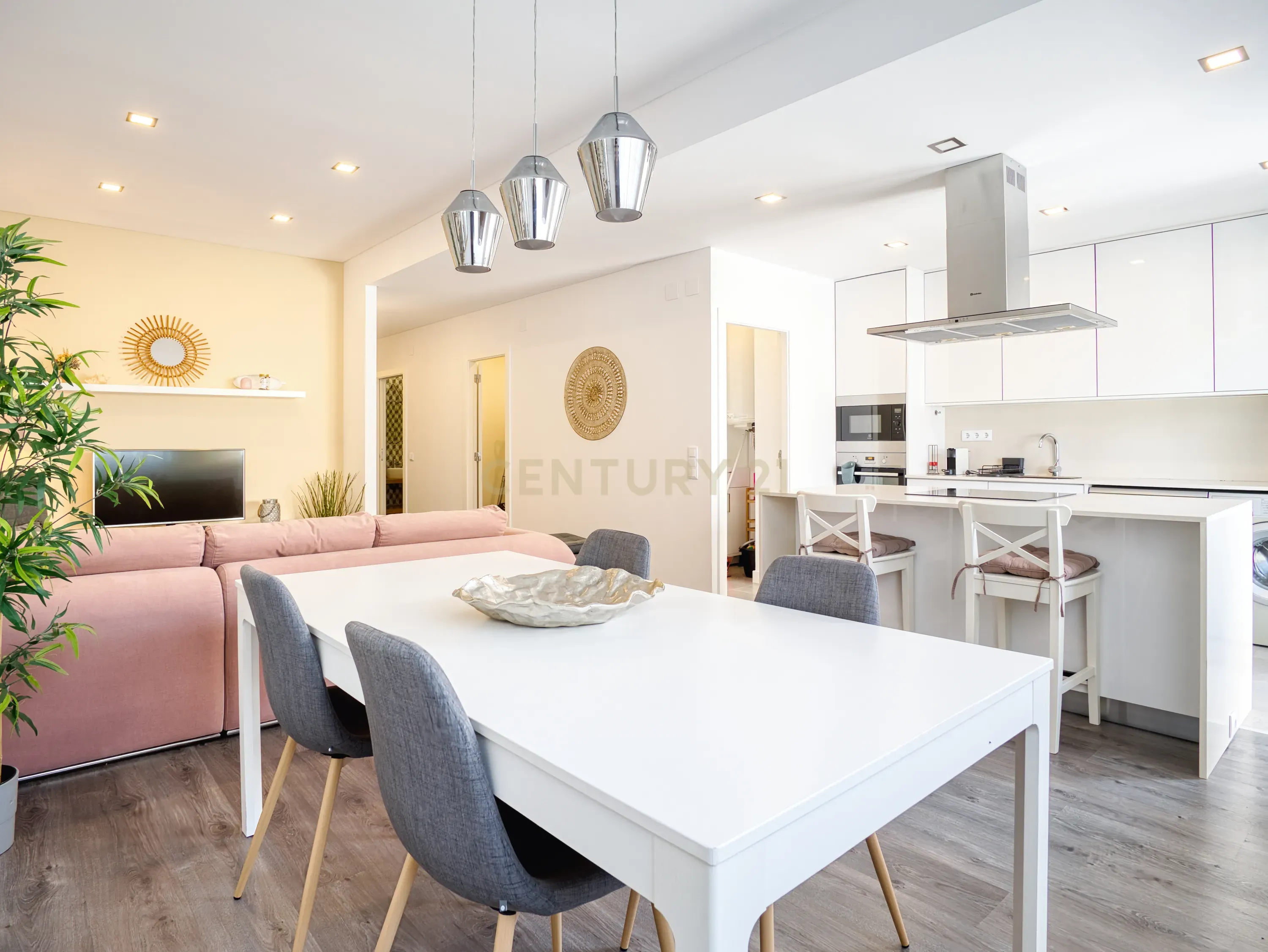 Apartamento Moderno T2 em Nazaré - Perto da Praia e Serviços - Image 3