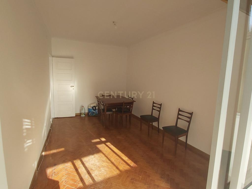 Apartamento T2 em Almada na Av. Nuno Alvares Pereira. - Image 4