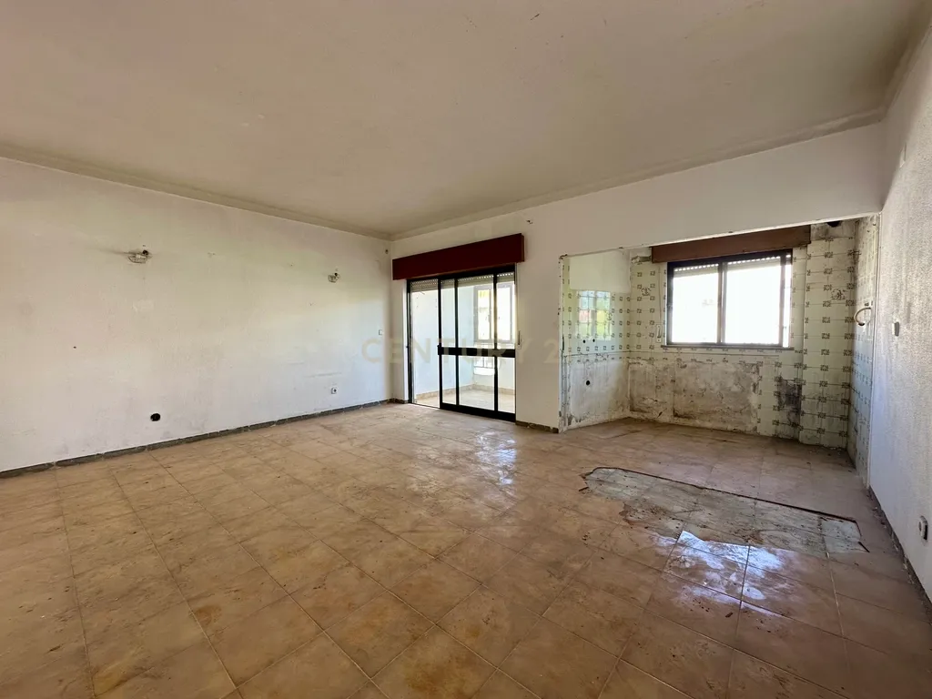 Apartamento T1 com 70 m² em Albufeira – Para Remodelar - Image 23