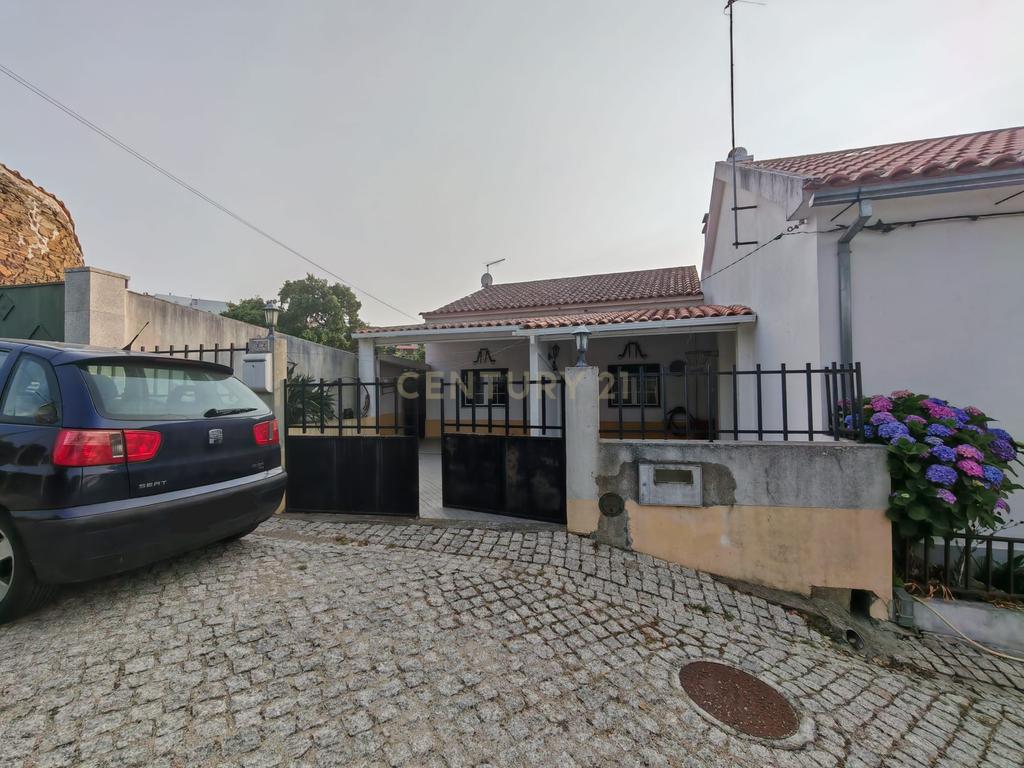 Fantástica Moradia T3 Salgueiro Campo, Castelo Branco - Image 2