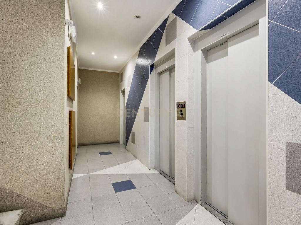 T3 RENOVADO COM VARANDAS E PARQUEAMENTO, EM ALMADA - Image 27