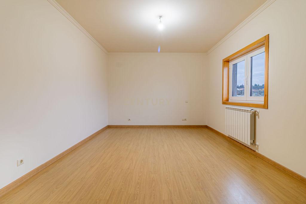 Duplex T3 em Bragança - Image 17