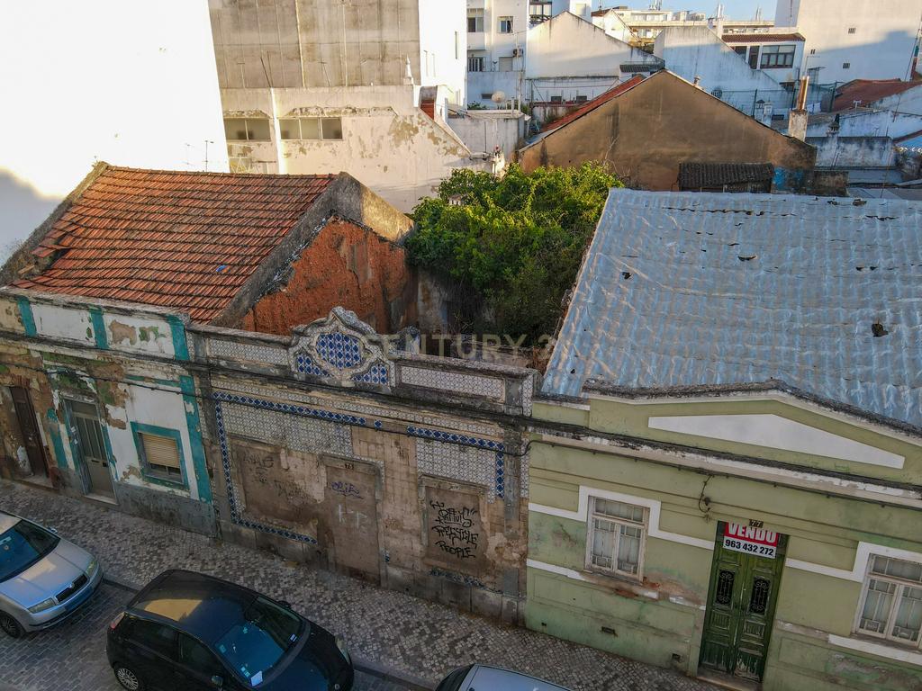 Ruína com 200m² no centro de Portimão - INVESTIMENTO - Image 5