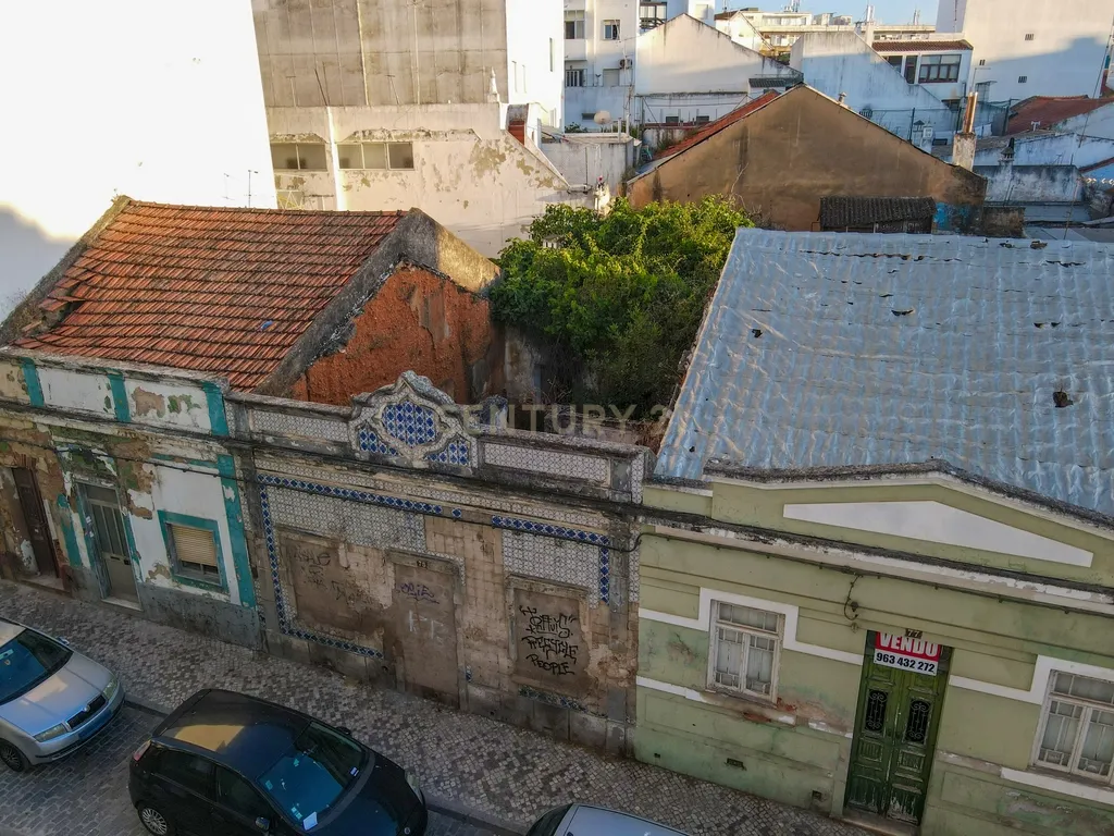 Ruína com 200m² no centro de Portimão - INVESTIMENTO - Image 5