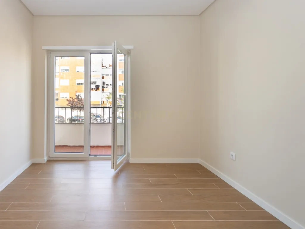 Apartamento T2 Quinta da Lomba - Barreiro - Image 31